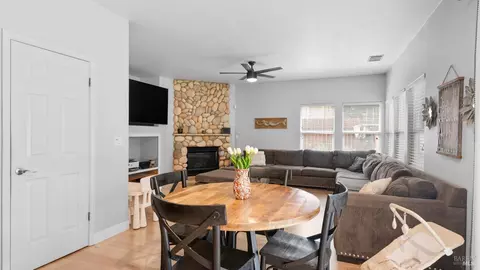 Dining - 885 Kells Cir, Vacaville, CA 95688 photo 3 of 3