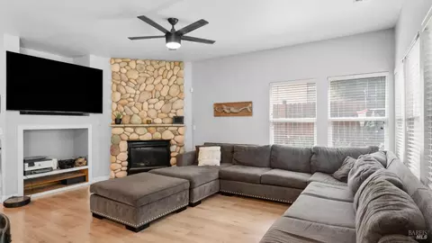 Living - 885 Kells Cir, Vacaville, CA 95688 photo 1 of 2