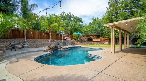 Exterior - 885 Kells Cir, Vacaville, CA 95688 photo 5 of 16