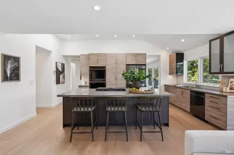 211 Fairway Dr, Novato, CA 94949