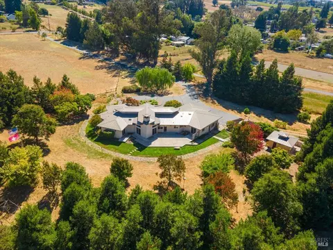 5185 Hessel Rd, Sebastopol, CA 95472