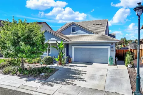 426 Crimson Cir, Vacaville, CA 95687