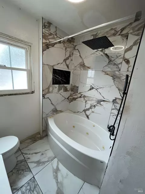 Bath - 1432 Ohio St, Vallejo, CA 94590 photo 2 of 2