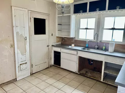 Kitchen - 1432 Ohio St, Vallejo, CA 94590 photo 2 of 3