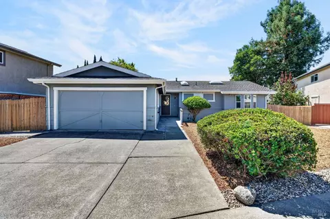 922 Cottonwood Ct, Petaluma, CA 94954