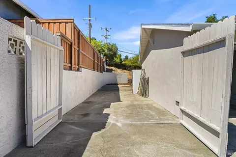 Exterior - 221 Arguello Ave, Vallejo, CA 94591 photo 8 of 12