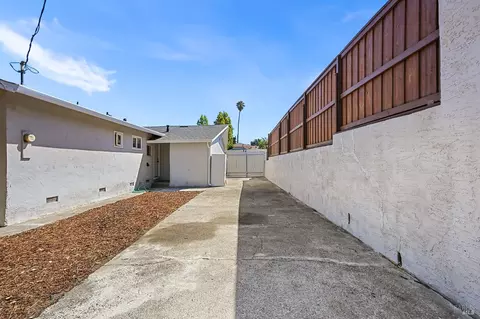 Exterior - 221 Arguello Ave, Vallejo, CA 94591 photo 6 of 12