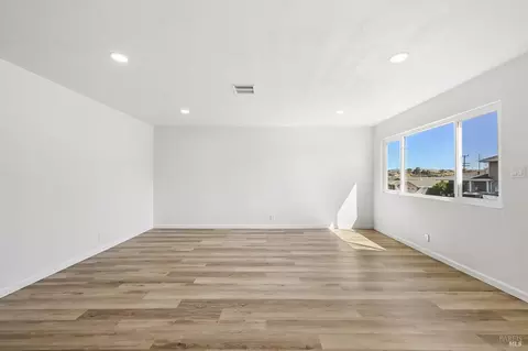 Living - 221 Arguello Ave, Vallejo, CA 94591 photo 1 of 3