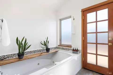 Bath - 471 Oceana Dr, Dillon Beach, CA 94929 photo 3 of 6