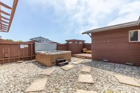 Exterior - 471 Oceana Dr, Dillon Beach, CA 94929 photo 2 of 11