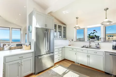 Kitchen - 471 Oceana Dr, Dillon Beach, CA 94929 photo 4 of 6