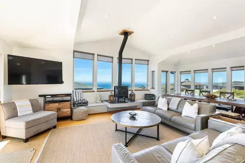Living - 471 Oceana Dr, Dillon Beach, CA 94929 photo 2 of 7