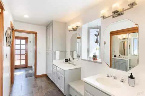 Bath - 471 Oceana Dr, Dillon Beach, CA 94929 photo 2 of 6