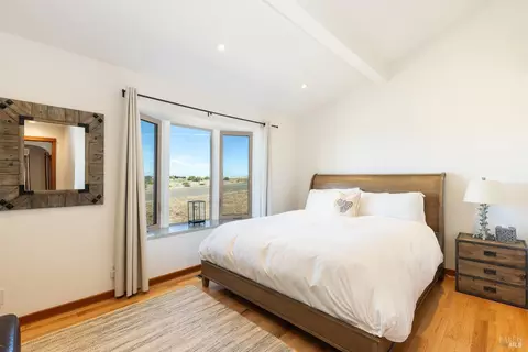 Bedroom - 471 Oceana Dr, Dillon Beach, CA 94929 photo 1 of 8