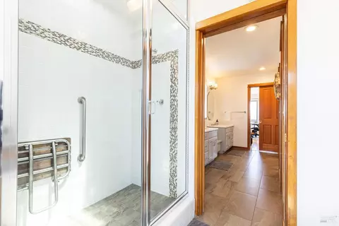 Bath - 471 Oceana Dr, Dillon Beach, CA 94929 photo 4 of 6