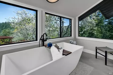 Bath - 40 Los Pinos, Nicasio, CA 94946 photo 4 of 14