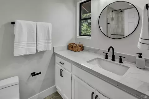 Bath - 40 Los Pinos, Nicasio, CA 94946 photo 11 of 14
