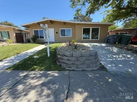 Exterior - 261 Circle Dr, Vacaville, CA 95688 photo 4 of 4
