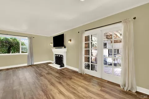 Living - 1565 Meadowlark Dr, Fairfield, CA 94533 photo 5 of 8