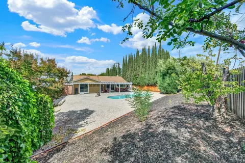 Exterior - 1565 Meadowlark Dr, Fairfield, CA 94533 photo 5 of 19