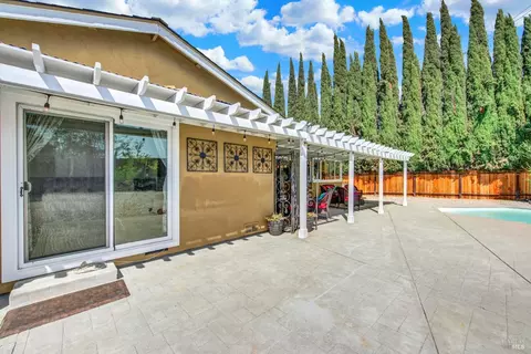 Exterior - 1565 Meadowlark Dr, Fairfield, CA 94533 photo 7 of 19