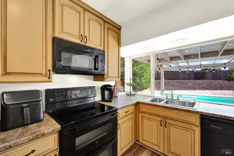 Kitchen - 1565 Meadowlark Dr, Fairfield, CA 94533 photo 6 of 6