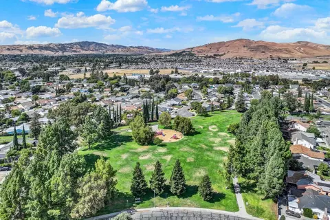 View/Area - 1565 Meadowlark Dr, Fairfield, CA 94533 photo 6 of 7