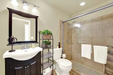 Bath - 1565 Meadowlark Dr, Fairfield, CA 94533 photo 1 of 3