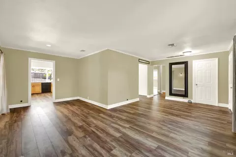 Living - 1565 Meadowlark Dr, Fairfield, CA 94533 photo 3 of 8