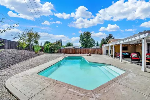 Exterior - 1565 Meadowlark Dr, Fairfield, CA 94533 photo 4 of 19
