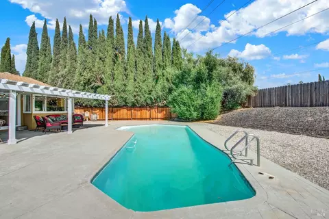 Exterior - 1565 Meadowlark Dr, Fairfield, CA 94533 photo 6 of 19