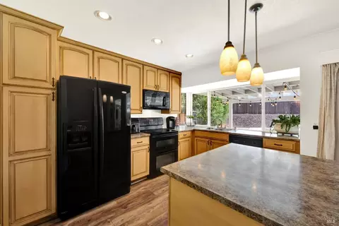 Kitchen - 1565 Meadowlark Dr, Fairfield, CA 94533 photo 3 of 6