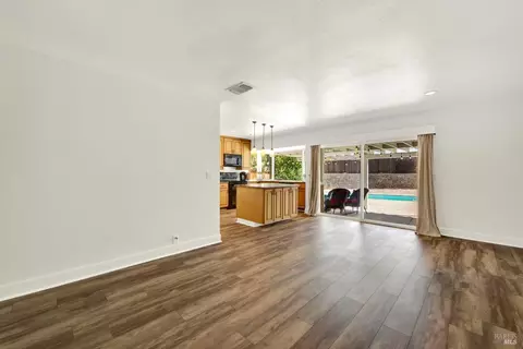 Living - 1565 Meadowlark Dr, Fairfield, CA 94533 photo 6 of 8