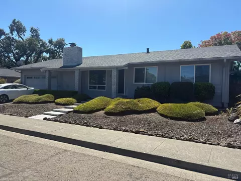 2 Autumn Leaf Pl, Santa Rosa, CA 95409