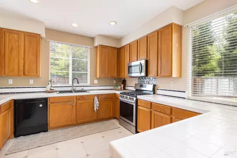 Kitchen - 4122 Cedar Creek Ct, Fairfield, CA 94534 photo 4 of 5