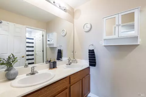Bath - 4122 Cedar Creek Ct, Fairfield, CA 94534 photo 2 of 5