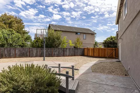Exterior - 4122 Cedar Creek Ct, Fairfield, CA 94534 photo 4 of 10