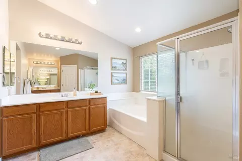 Bath - 4122 Cedar Creek Ct, Fairfield, CA 94534 photo 4 of 5