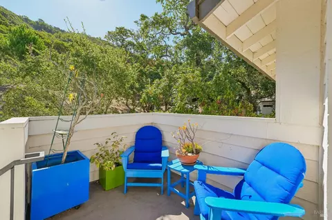 Exterior - 79 Village Cir, San Rafael, CA 94903 photo 2 of 5