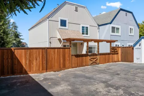 2711 Topaz Dr, Novato, CA 94945