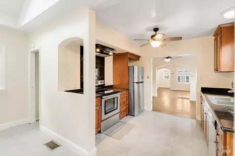 Entry Way - 1450 Amador St, Vallejo, CA 94590 photo 1 of 3