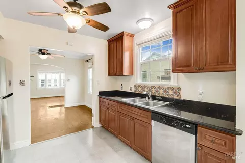 Kitchen - 1450 Amador St, Vallejo, CA 94590 photo 4 of 4
