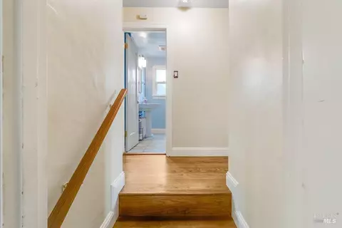Entry Way - 1450 Amador St, Vallejo, CA 94590 photo 2 of 3