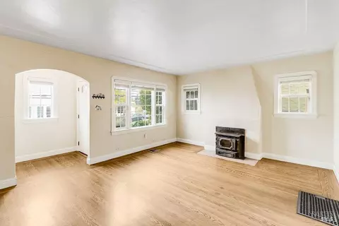 Living - 1450 Amador St, Vallejo, CA 94590 photo 6 of 6