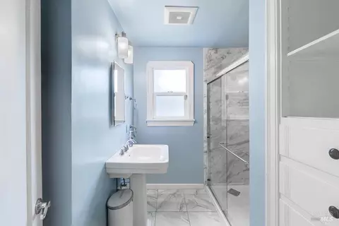 Bath - 1450 Amador St, Vallejo, CA 94590 photo 2 of 4