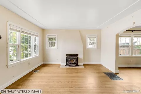 Living - 1450 Amador St, Vallejo, CA 94590 photo 3 of 6
