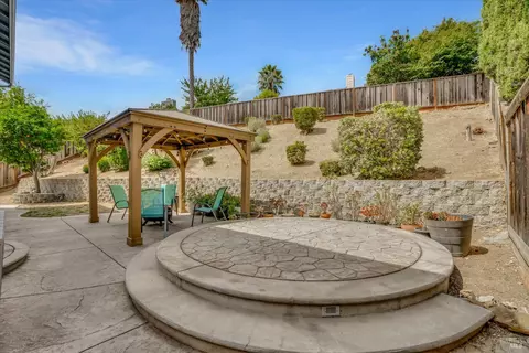 Exterior - 149 Captains Ct, Vallejo, CA 94591 photo 3 of 4