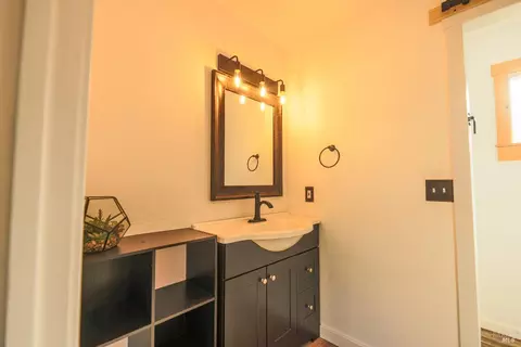 Bath - 441 North St, Willits, CA 95490 photo 6 of 8