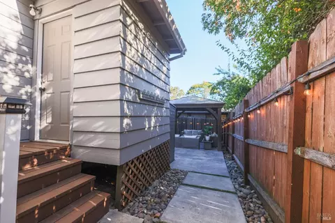 Exterior - 441 North St, Willits, CA 95490 photo 9 of 11