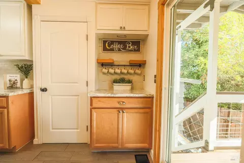 Entry Way - 441 North St, Willits, CA 95490 photo 1 of 2